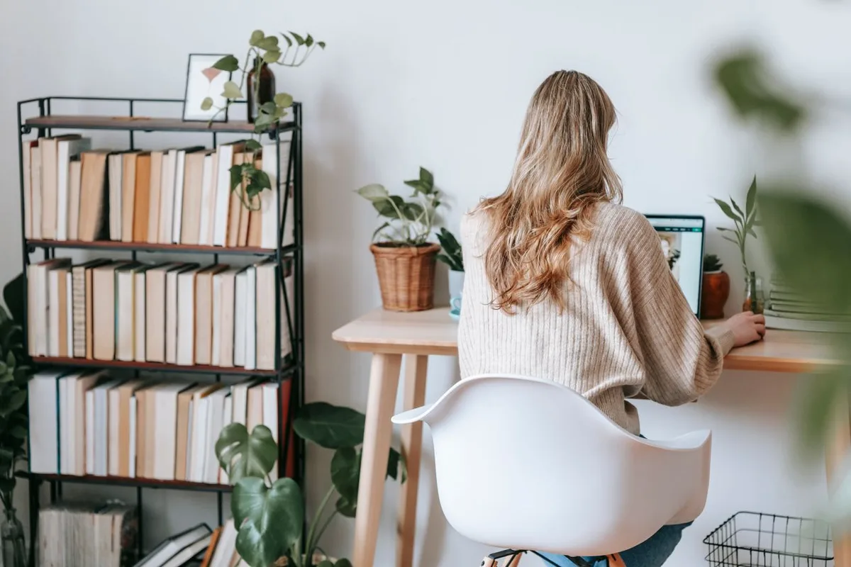 Illustrative photo: home office desk
